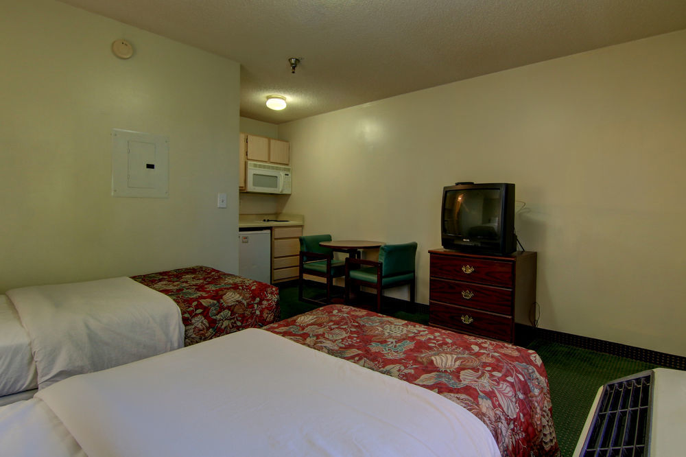 Intown Suites Extended Stay Raleigh Nc - Capital Blvd Екстериор снимка